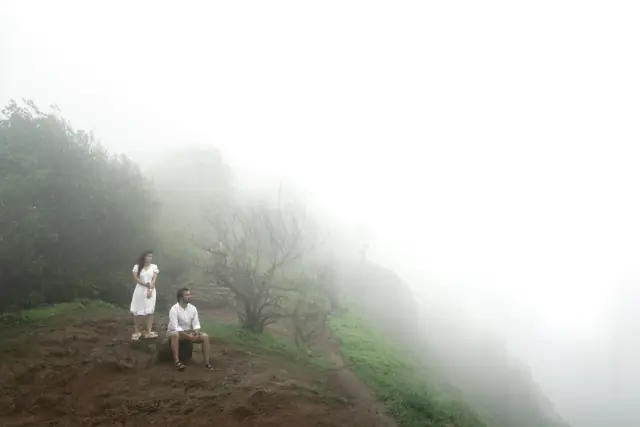 Matheran pre wedding photograph 6